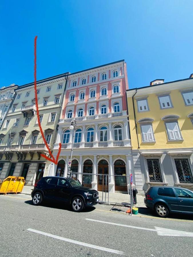 Piazzaborsa Charme Apartment Trieste Eksteriør billede